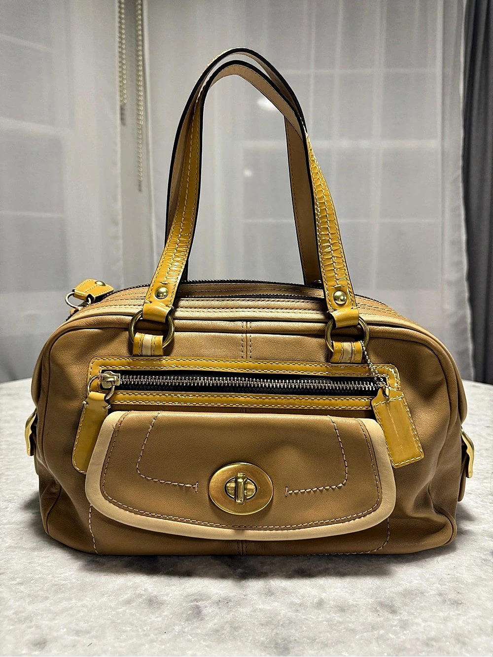 Vtg Coach Bonnie Tan Leather Turnlock Zip Shoulder Bag 13382 MSRP $350 Legacy